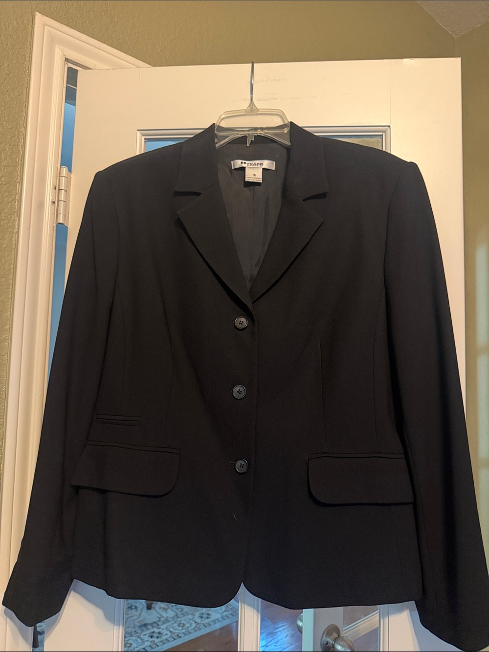 Classic Black Women's Notch-Lapel Blazer